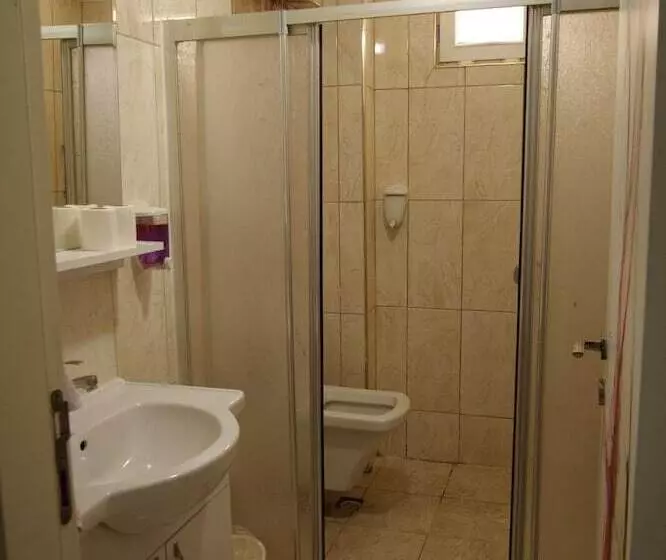 Li̇mon Otel Kiyiköy