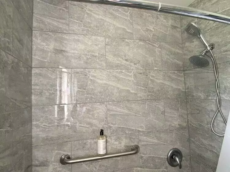 Majatalo Akeem S  Guest House