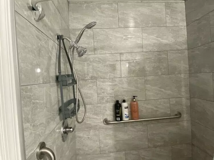 Majatalo Akeem S  Guest House