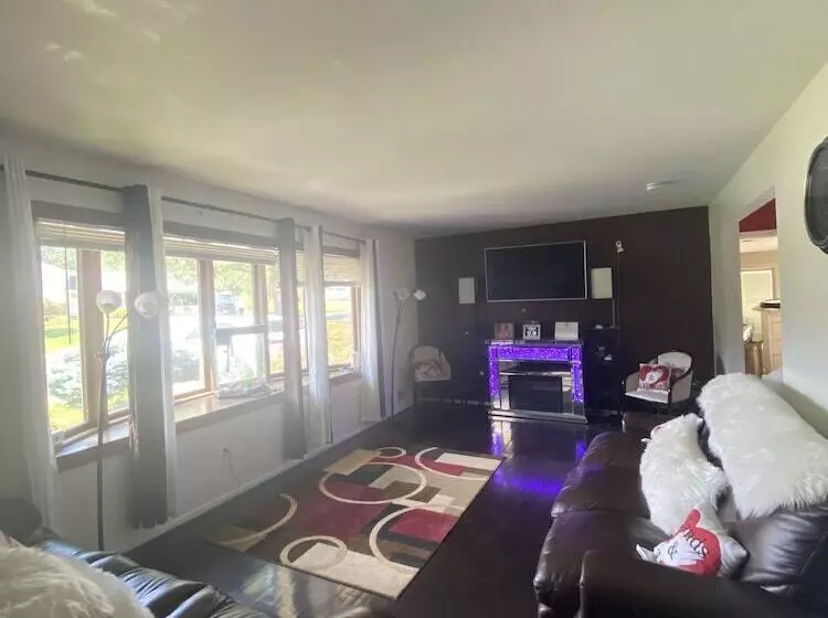 Majatalo Akeem S  Guest House