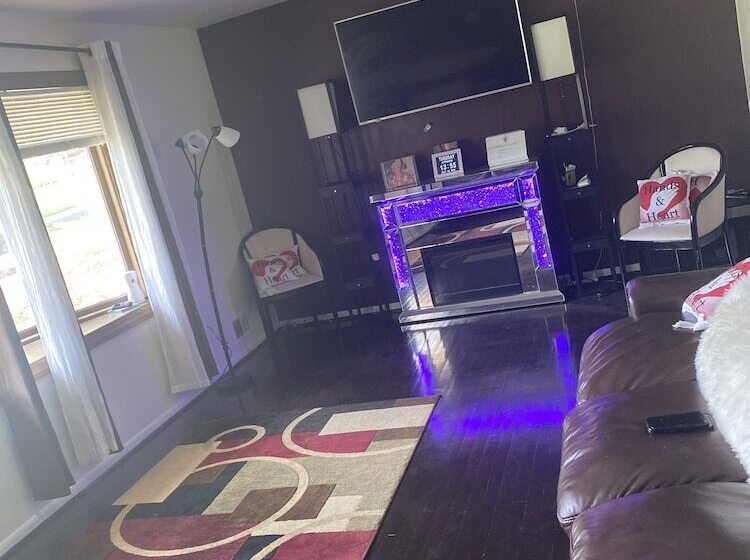 بنسيون Akeem S Guest House