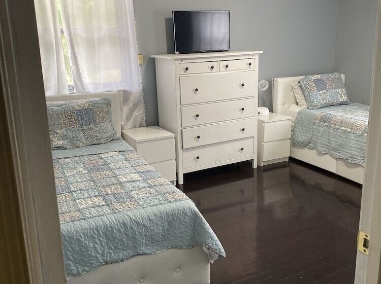 بنسيون Akeem S Guest House