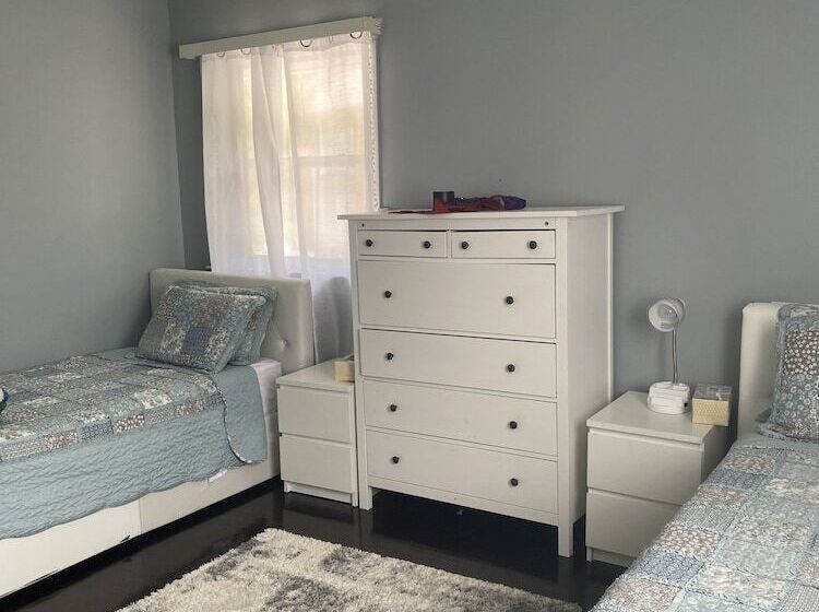 بنسيون Akeem S Guest House