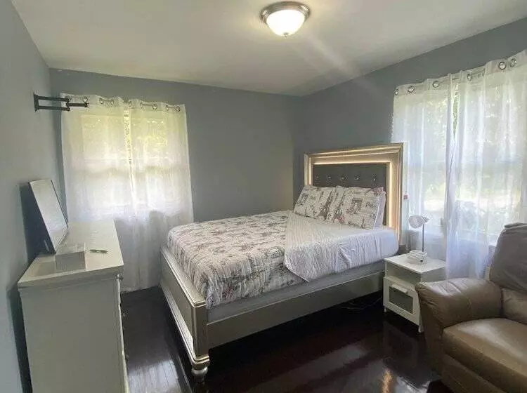 Majatalo Akeem S  Guest House