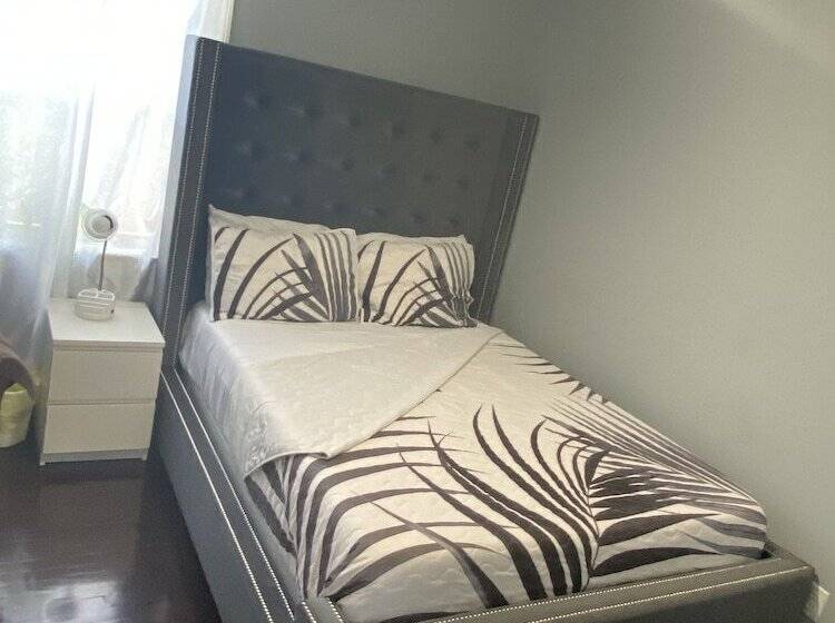 بنسيون Akeem S Guest House