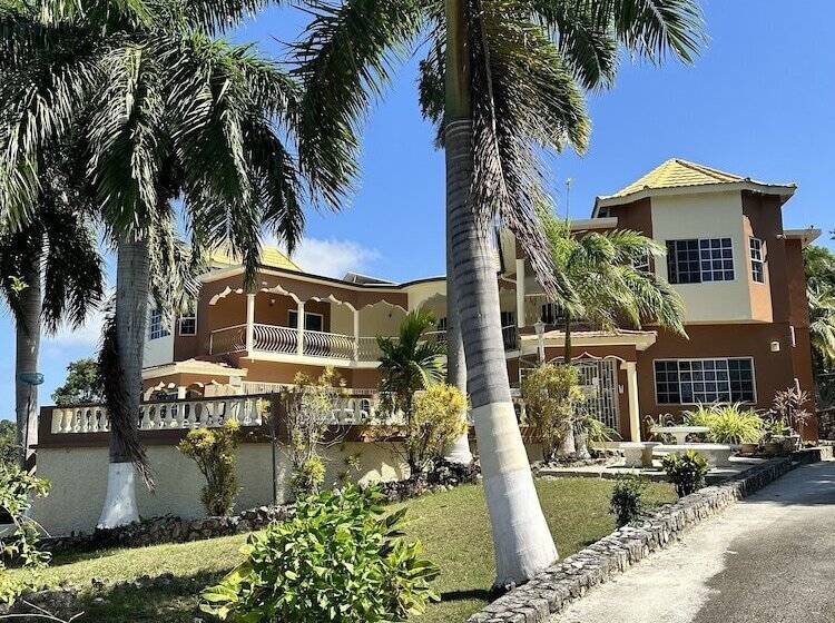 پانسیون Chateau De La Rose