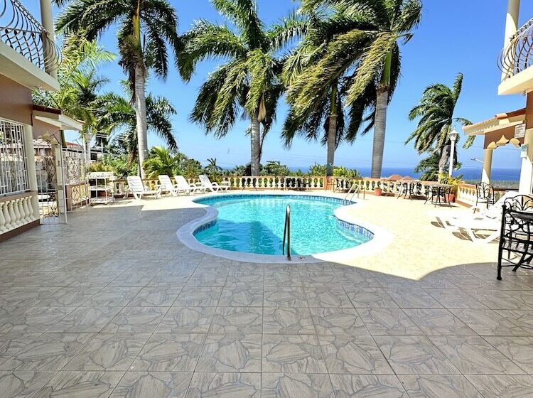 پانسیون Chateau De La Rose