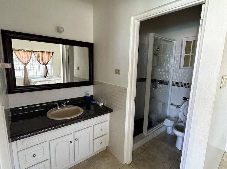 پانسیون Chateau De La Rose