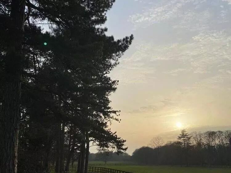 Majatalo Thornton Manor Estates