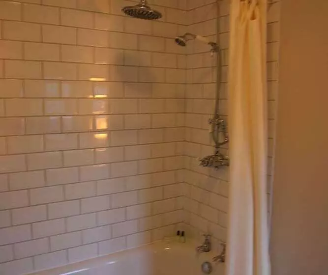 Majatalo Thornton Manor Estates