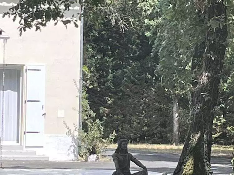 Majatalo Villa De L Eguille