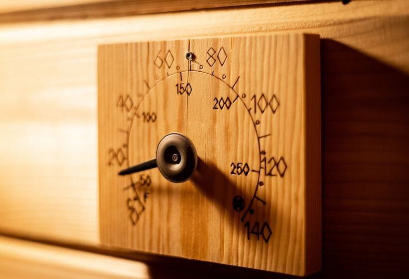 Sutter Trail Sparkles   Air Conditioned Large Family Home!