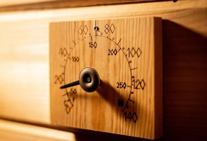 Sutter Trail Sparkles   Air Conditioned Large Family Home!