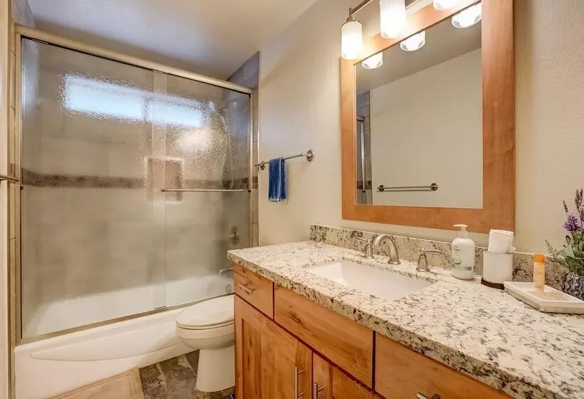 Sutter Trail Sparkles   Air Conditioned Large Family Home!