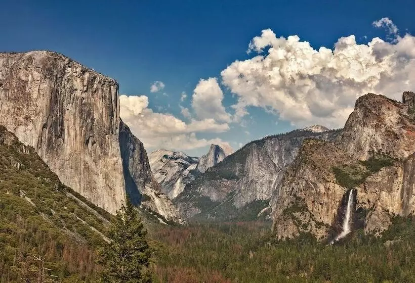 The Happy Place   Mountain Views And Amenities Galore By Yosemite Region Resorts