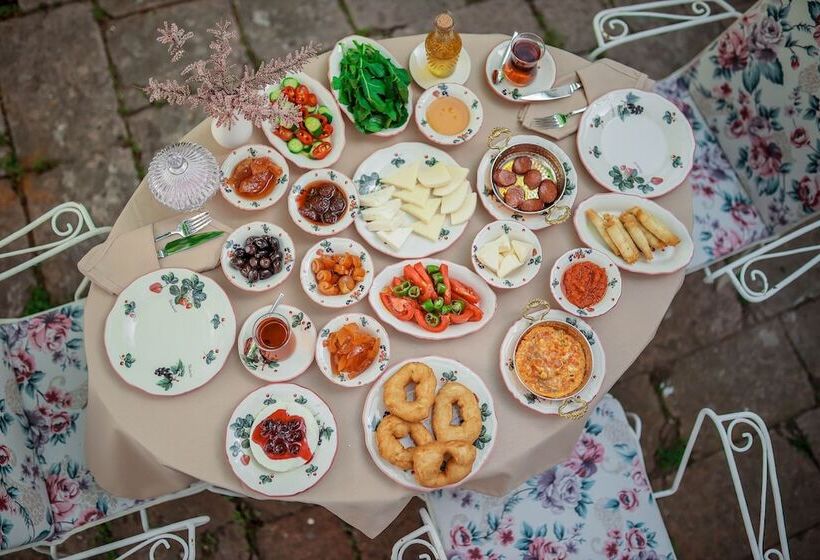 هتل Ali Baris Pansiyon Cunda