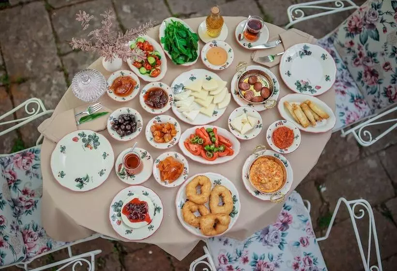 Hotelli Ali Baris Pansiyon Cunda