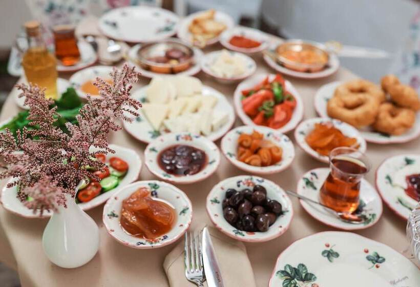 هتل Ali Baris Pansiyon Cunda