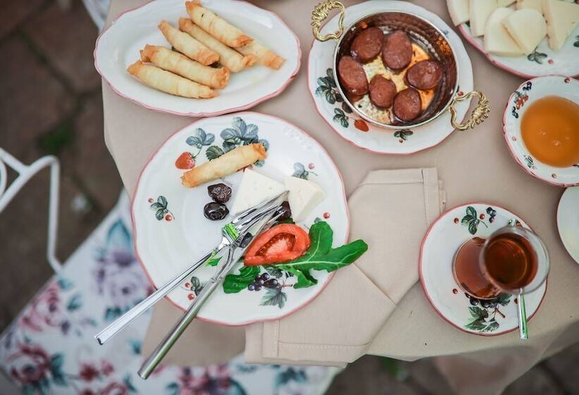 هتل Ali Baris Pansiyon Cunda