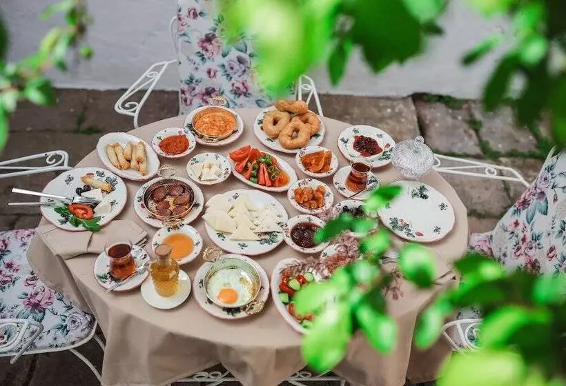 Hotelli Ali Baris Pansiyon Cunda