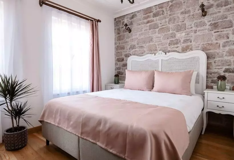 Hotelli Ali Baris Pansiyon Cunda