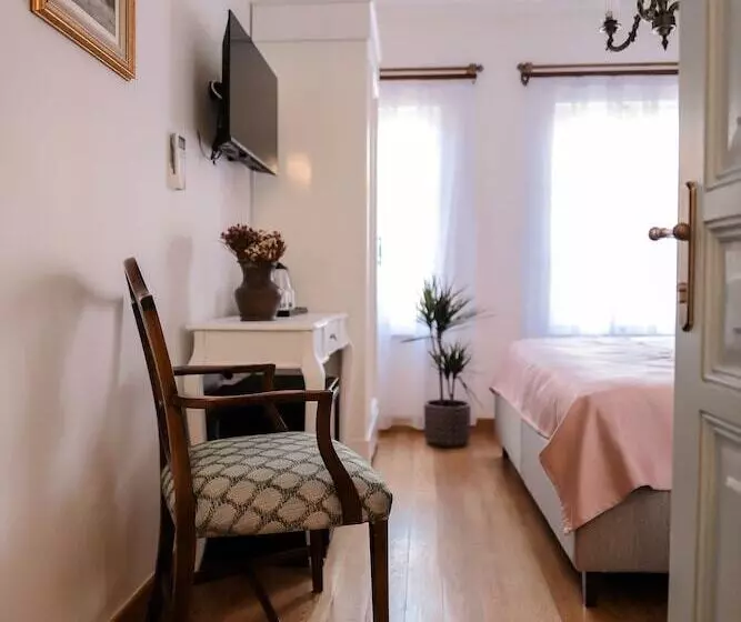 Hotelli Ali Baris Pansiyon Cunda