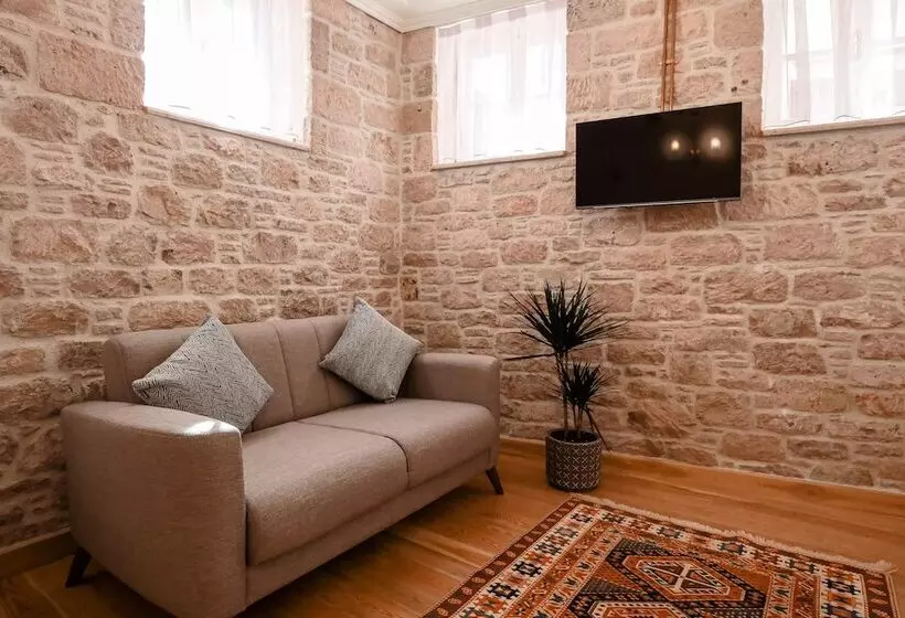 Hotelli Ali Baris Pansiyon Cunda