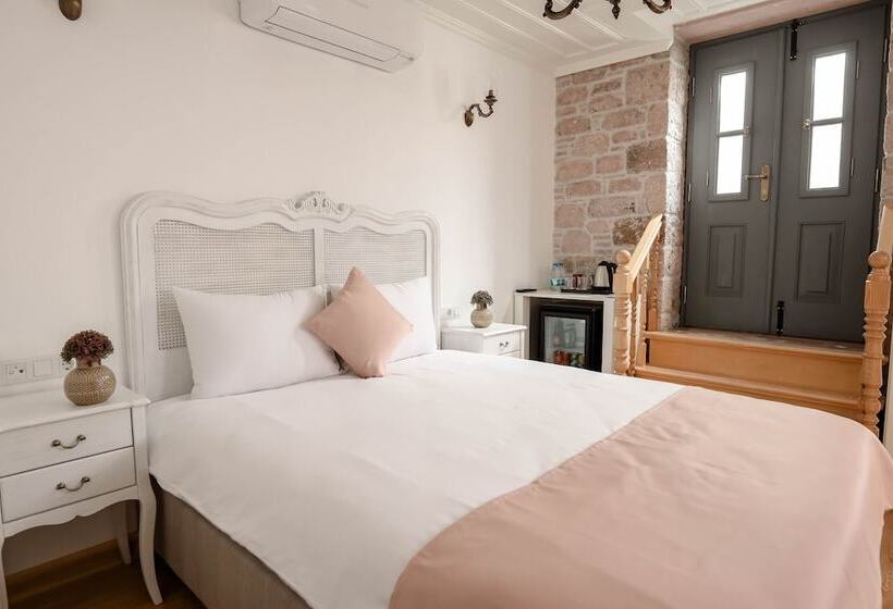 هتل Ali Baris Pansiyon Cunda