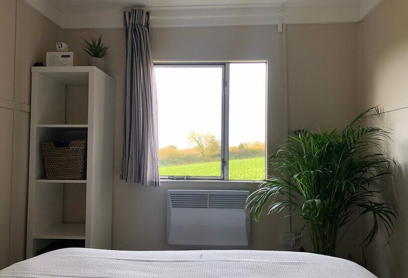 Cozy And Peaceful Cabin 15 Mins From Lyme Regis