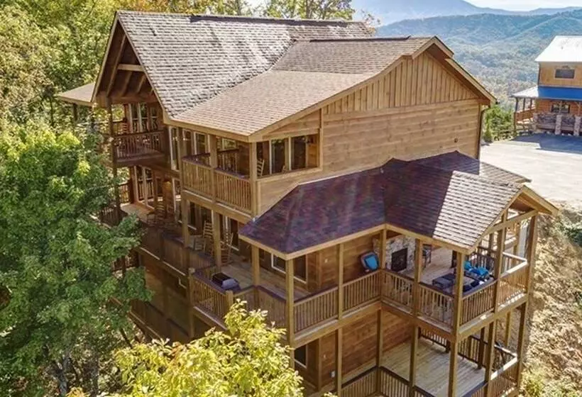 Donwell Manor   4 Bedrooms, 4 Baths, Sleeps 16 4 Cabin By Redawning
