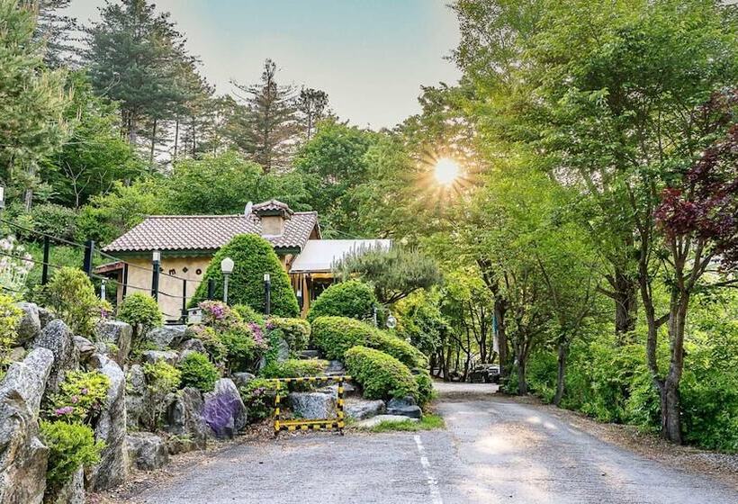 Gapyeong Atthemorn Dokchae Pension