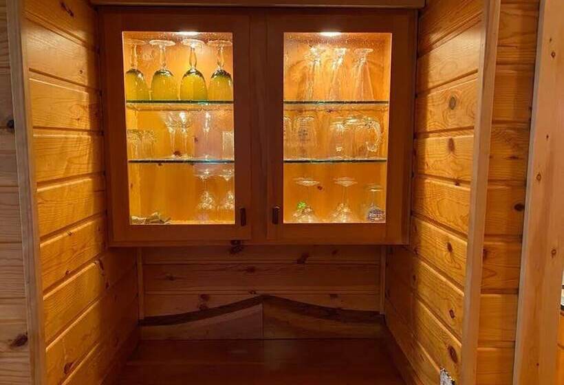 Grand View Log Cabin