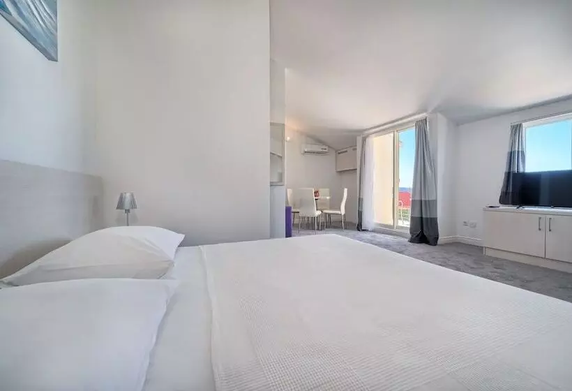 Hotelli Aqua   Guest Rooms & Suites Kaštela