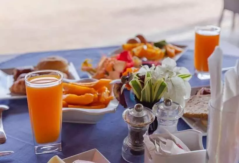 هتل Oasis De Kiamu