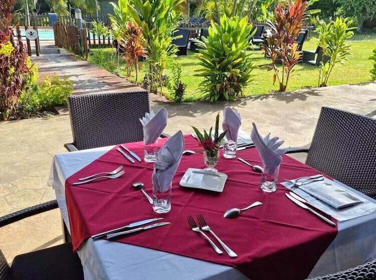 هتل Oasis De Kiamu