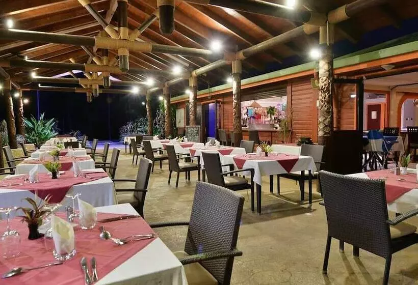 هتل Oasis De Kiamu