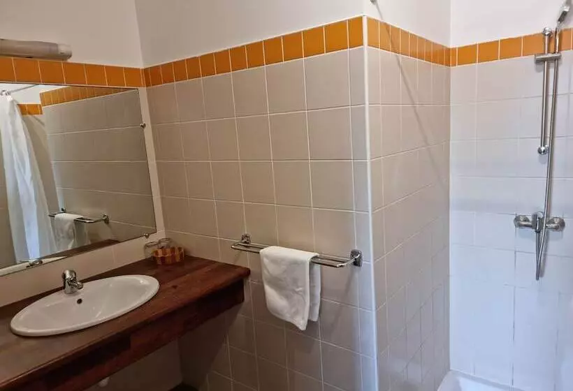 هتل Oasis De Kiamu