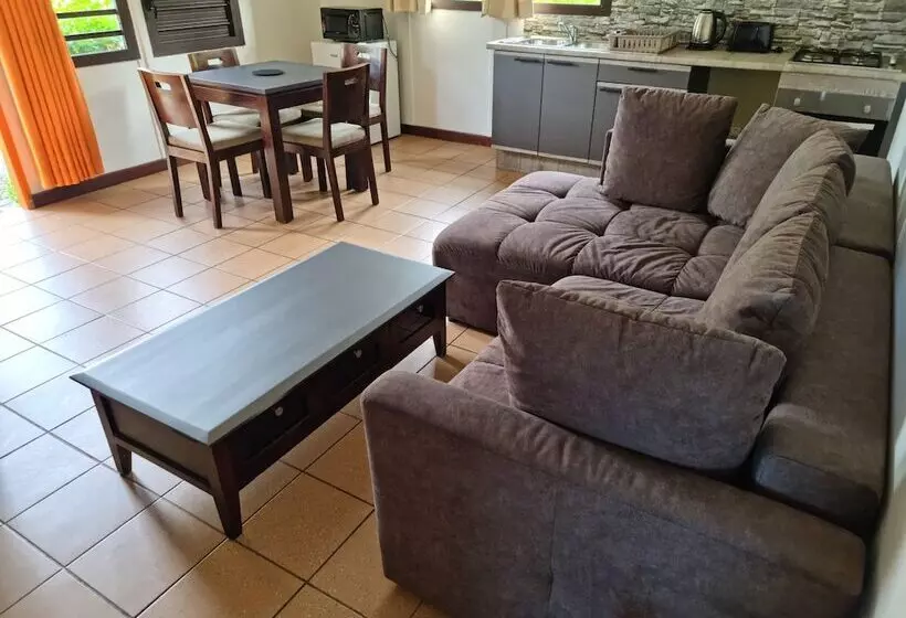 هتل Oasis De Kiamu