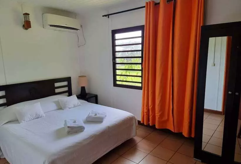 هتل Oasis De Kiamu