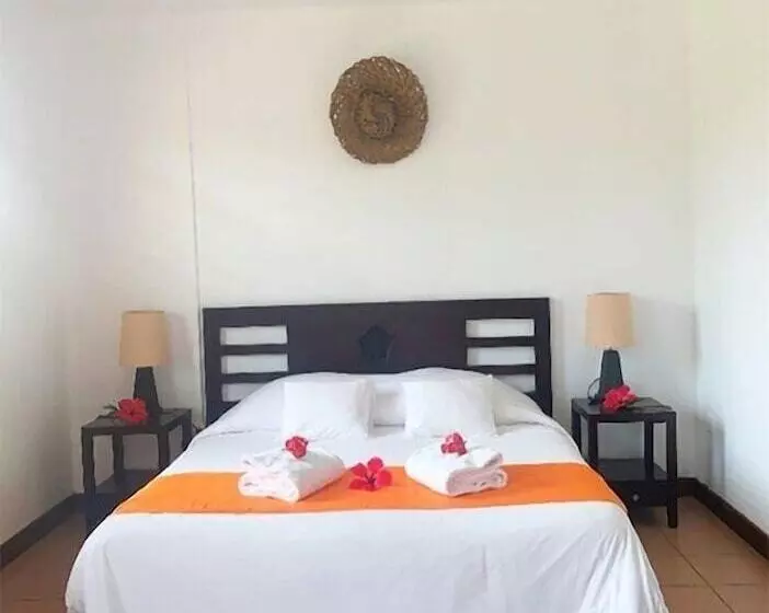 هتل Oasis De Kiamu