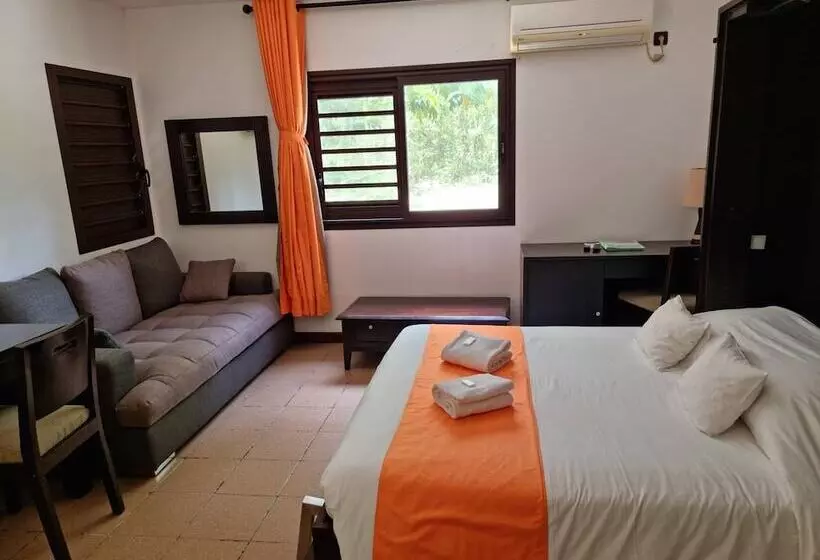 هتل Oasis De Kiamu