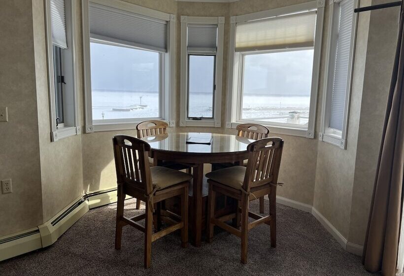 فندق Pier Plaza Lodging