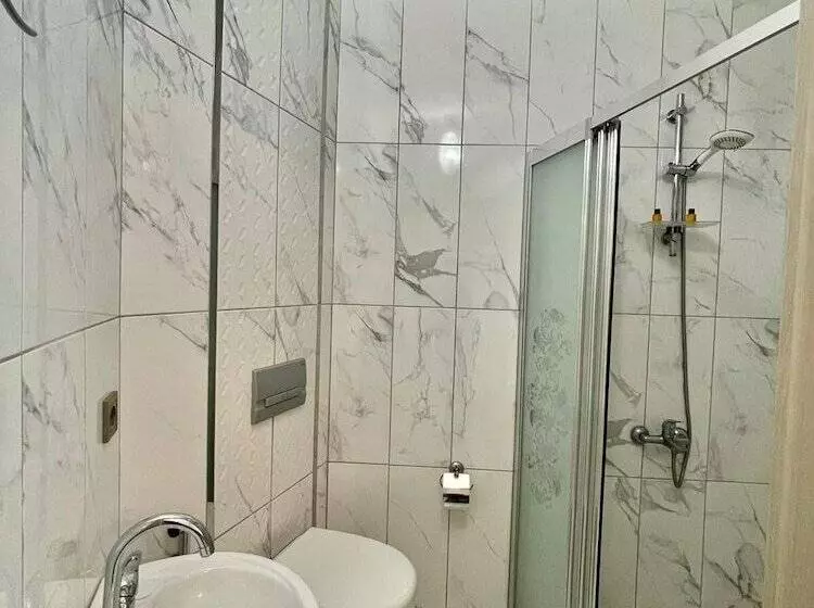 Hotelli Shahin Golden