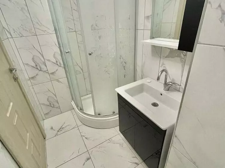 Hotelli Shahin Golden