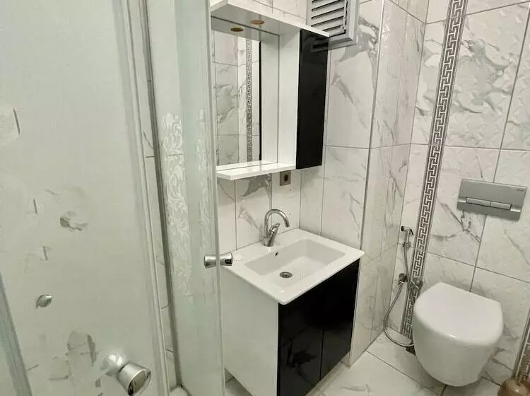 Hotelli Shahin Golden