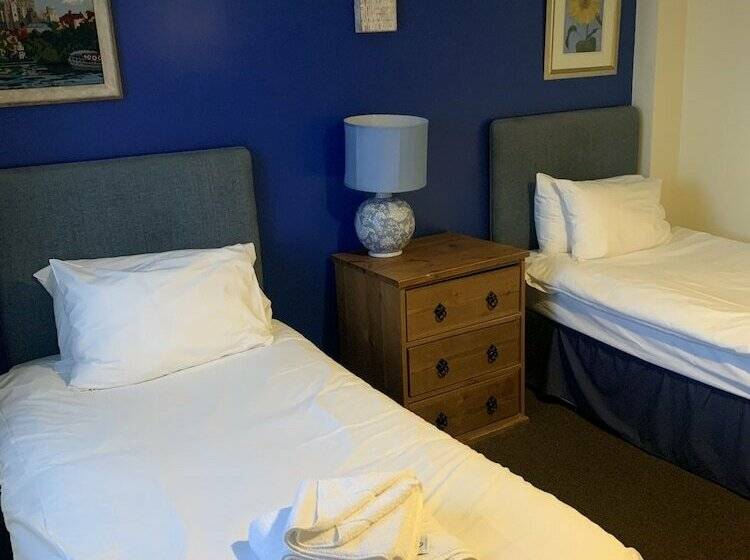 Отель The Barrington Arms