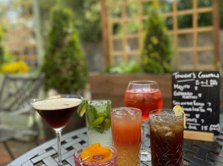 Отель The Barrington Arms