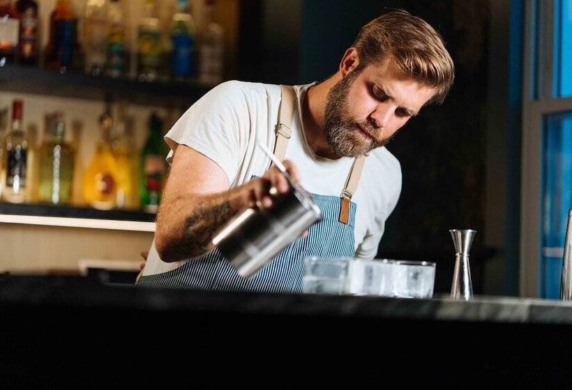 Отель The St Laurent Social Club & Guest Rooms