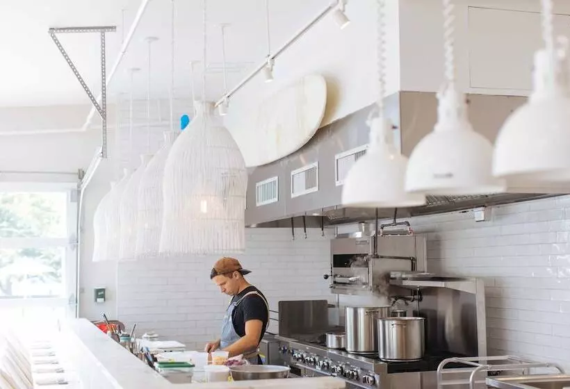 Hotelli The St Laurent Social Club & Guest Rooms