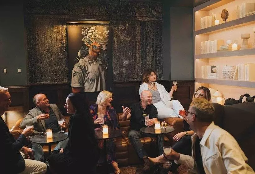 Hotelli The St Laurent Social Club & Guest Rooms